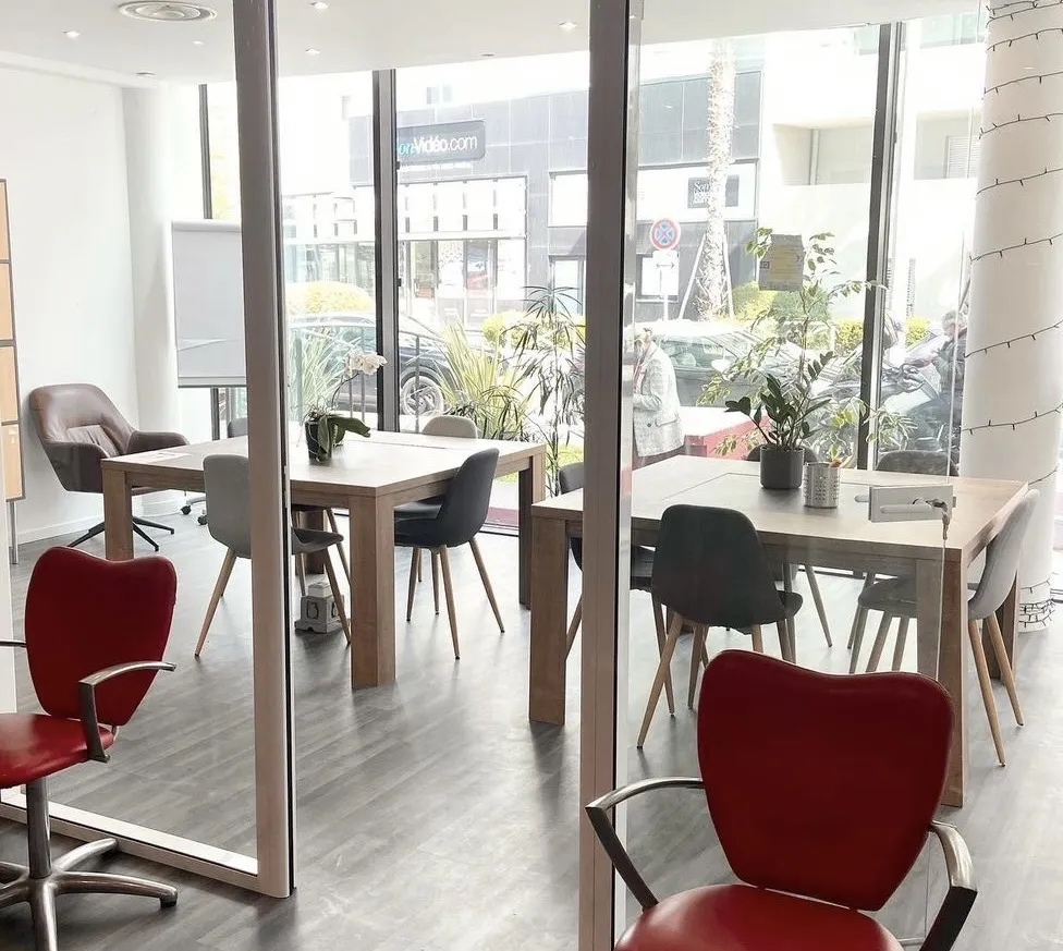 Bureau privé avec vue à Antibes — Centre d'Affaires
